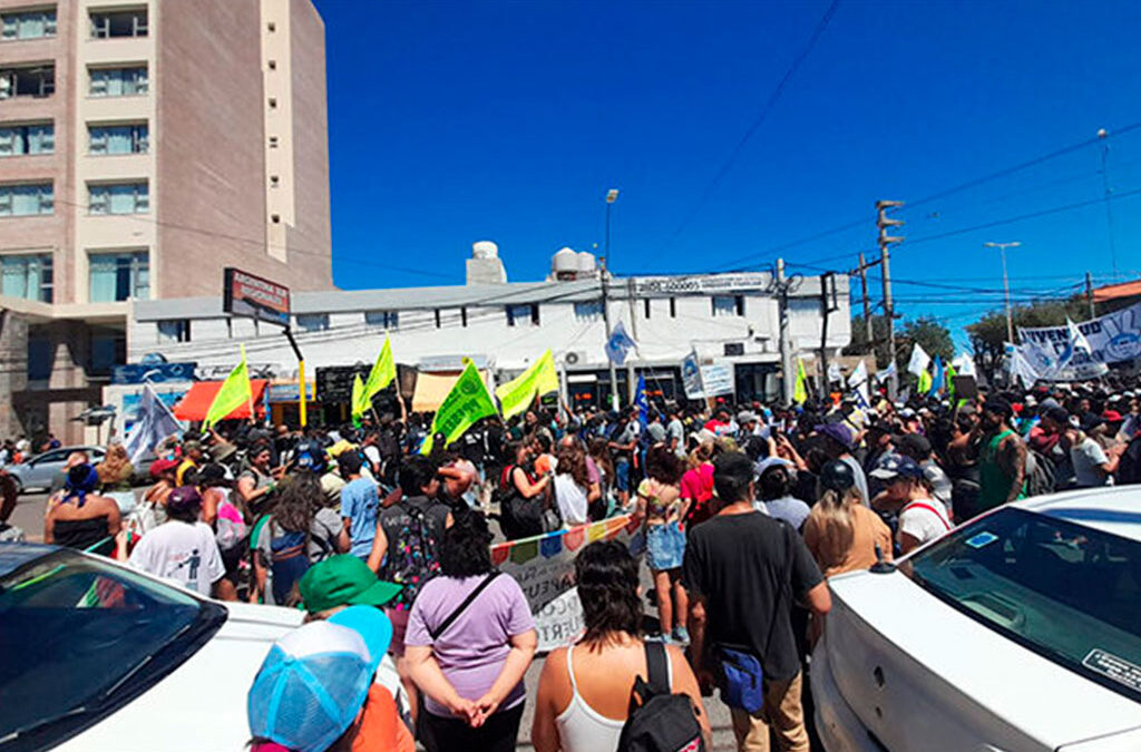Trabajadores de Puerto Madryn movilizados en adhesión al paro nacional