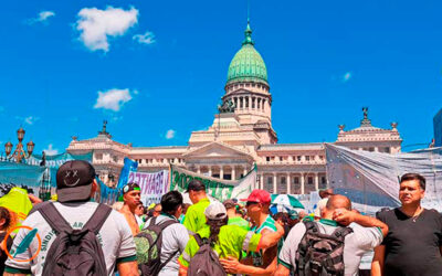 Masiva movilización de organizaciones sindicales y sociales al Congreso Nacional