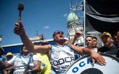 Argentina vive una jornada de paro con vuelos cancelados, bancos cerrados y una multitud frente al Congreso