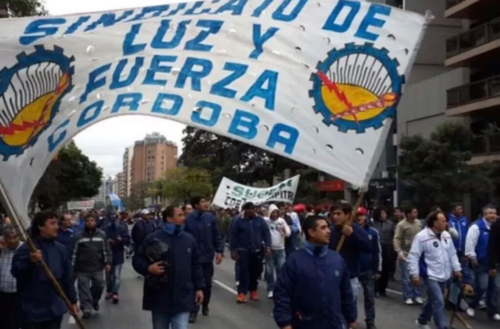 Epec llegó a un acuerdo salarial con los sindicatos de Luz y Fuerza: cómo quedó el esquema de aumentos