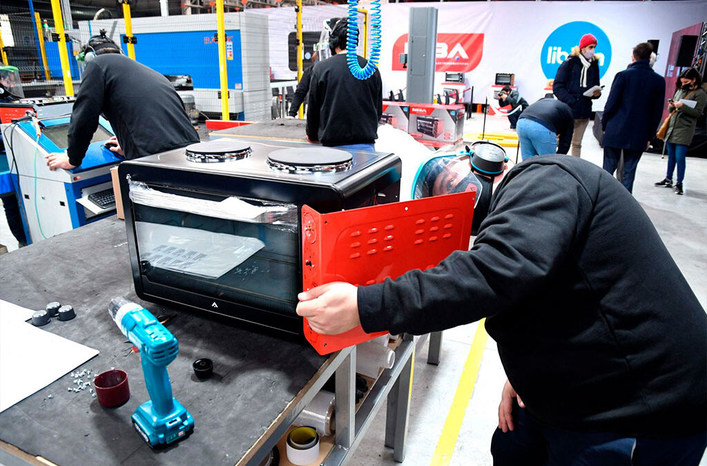 La industria sigue sintiendo el golpe del Plan Milei: tanda de despidos en la productora de electrodomésticos Nueva Neba