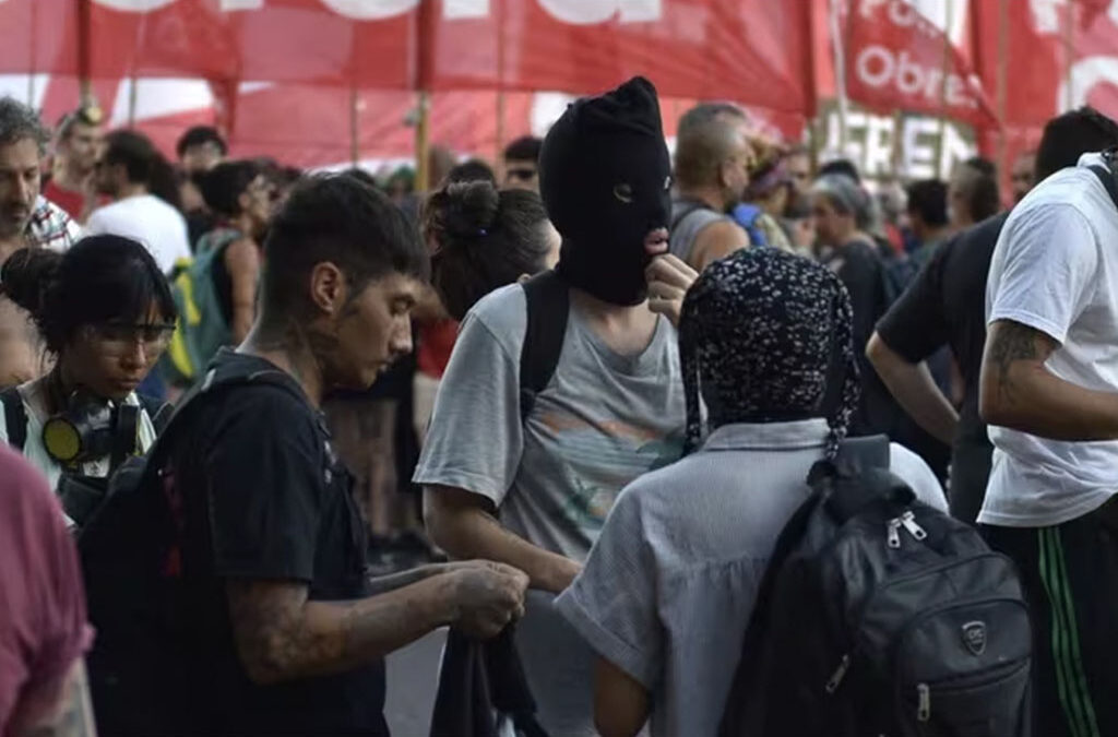 El Gobierno solicitó que se embarguen los bienes de los manifestantes que causaron destrozos en el Congreso