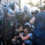 Denuncian detenciones arbitrarias y ataques a periodistas en la represión en inmediaciones del Congreso
