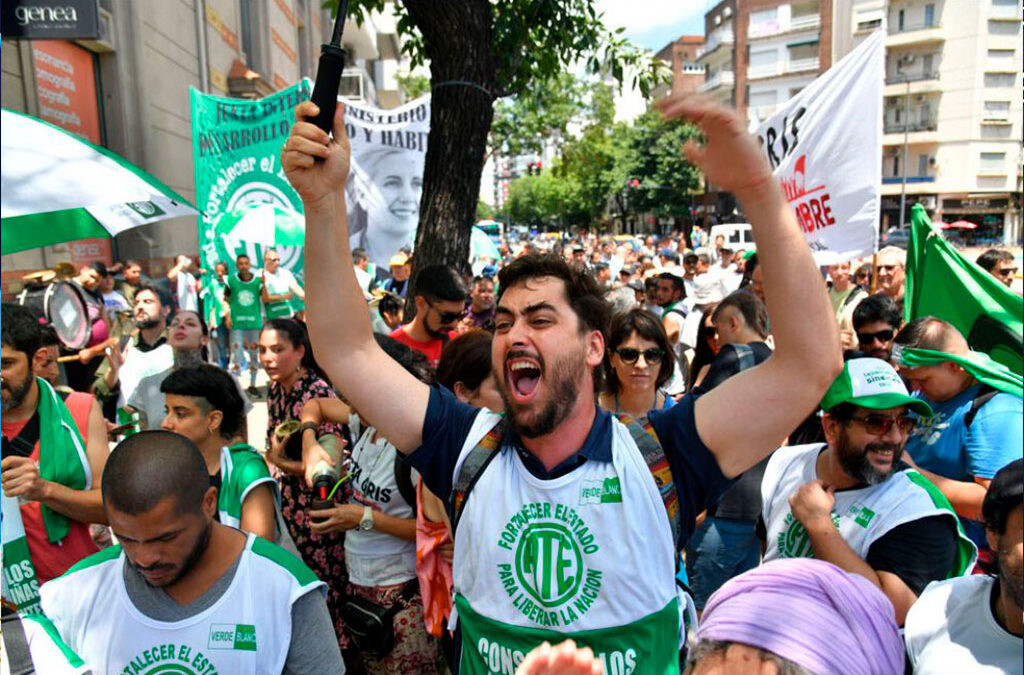 Paritaria de estatales: el Gobierno de Milei quiere atar la negociación salarial al Presupuesto 2023