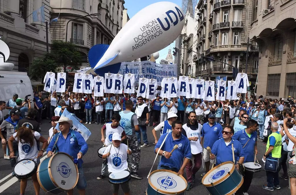 Los gremios docentes amenazaron con que las clases no comenzarán si no los convocan a una paritaria nacional