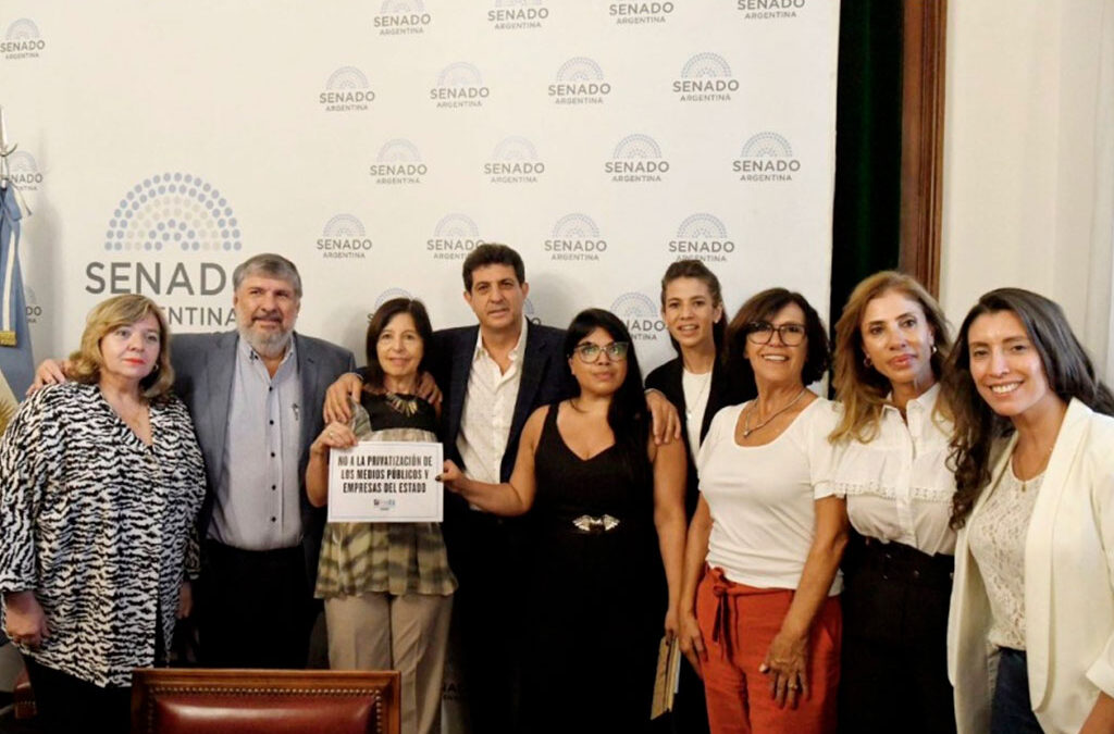 Luego de que se cayera la Ley Ómnibus en diputados, representantes sindicales de los trabajadores de los medios públicos se reunieron con el interbloque de senadores Unión por la Patria