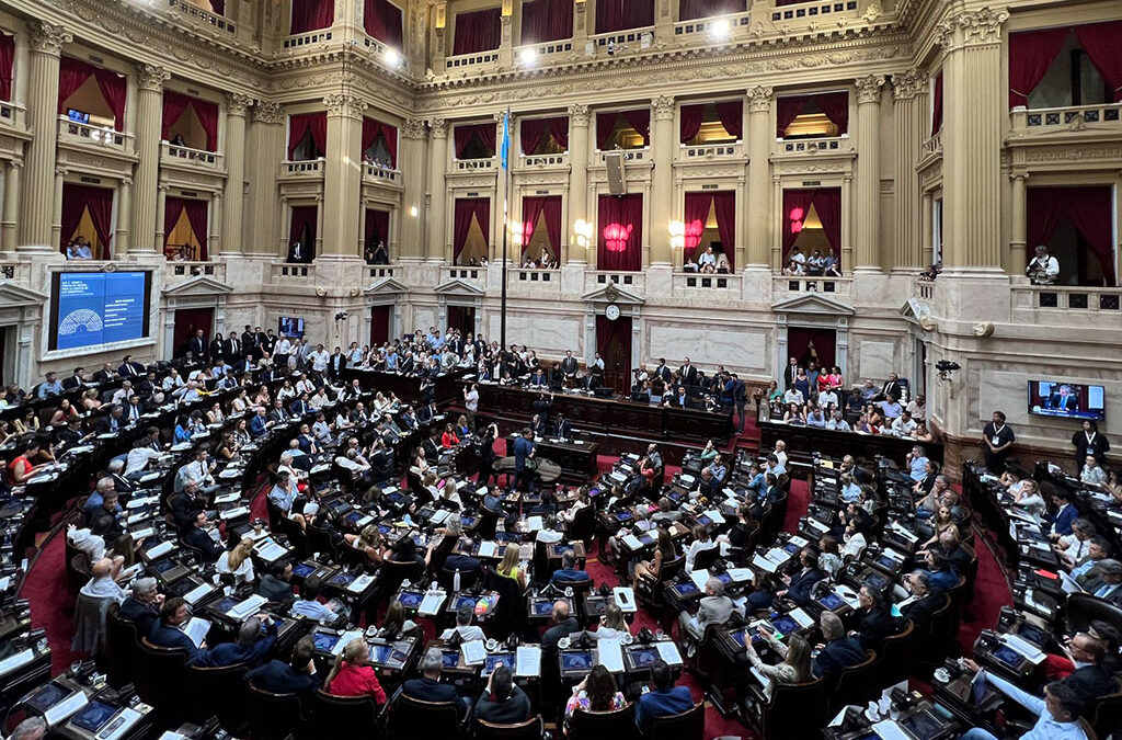 Diputados impulsan ley para prorrogar por cinco años el Fondo de Incentivo Docente