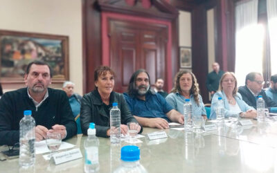 Kicillof otorgará un 20% de aumento salarial a los estatales bonaerenses y mantendrá las paritarias mensuales