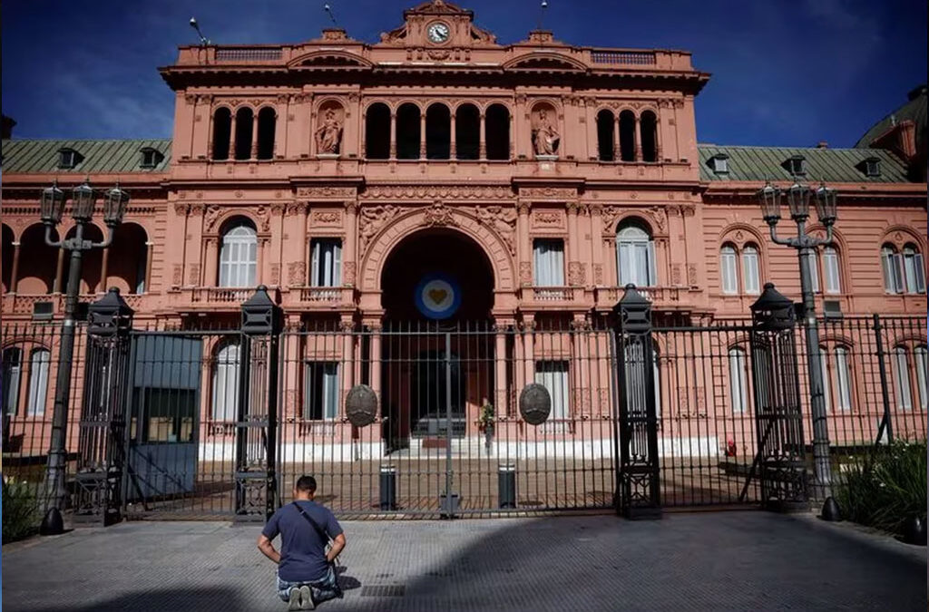 Superávit fiscal y financiero: dónde se hizo el recorte de gastos y por qué advierten que es políticamente insostenible