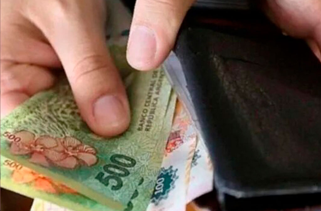 Salario mínimo: Javier Milei limita la suba al 30% y choca con los gremios