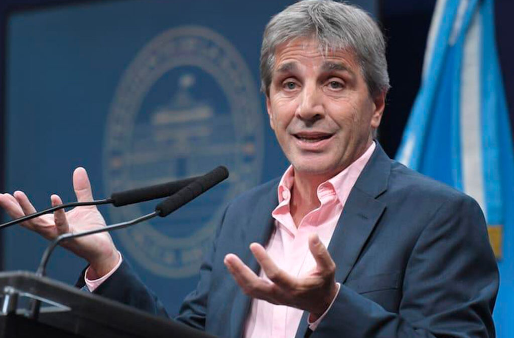 Caputo confirmó que Milei fijará un nuevo salario mínimo y que la actualización perderá por más de 50 puntos por debajo de la inflación