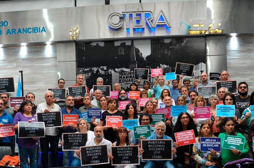 La Confederación de Trabajadores de la Educación lanzó un paro nacional para el proximo lunes