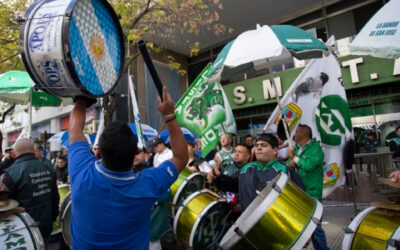 El poderoso gremio que sigue de campaña y le declaró la guerra a Javier Milei