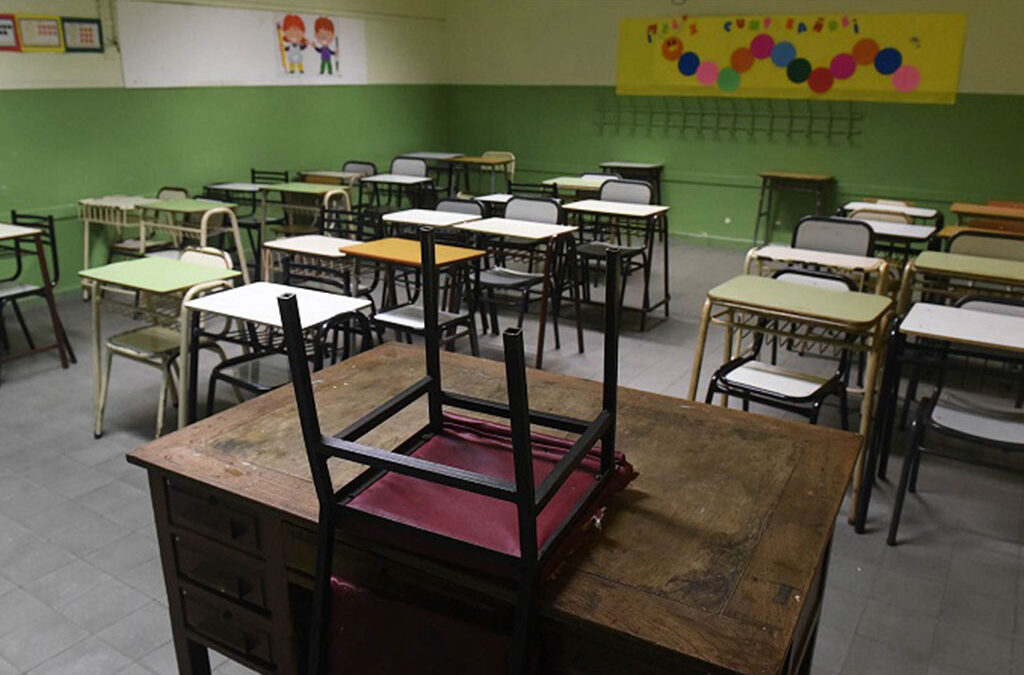 La Ciudad y 7 provincias arrancan las clases en medio del primer paro docente, que vaticina un año de alta conflictividad gremial en la actividad