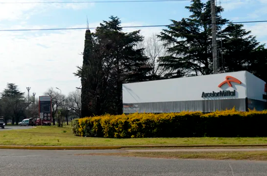 Acindar paraliza la producción de todas sus plantas por un mes