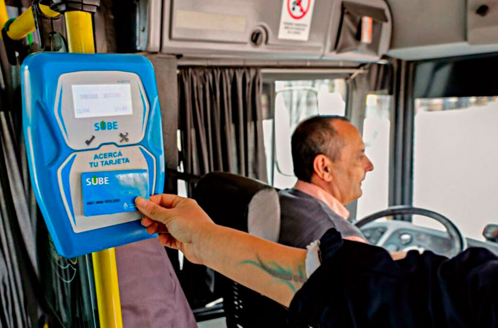 Viáticos: 6 de cada 10 trabajadores podrían dejar el empleo si les exigen presencialidad plena por el precio del transporte
