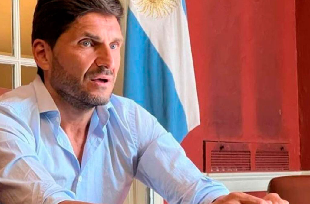 Pullaro enfrenta a los gremios docentes por el ausentismo