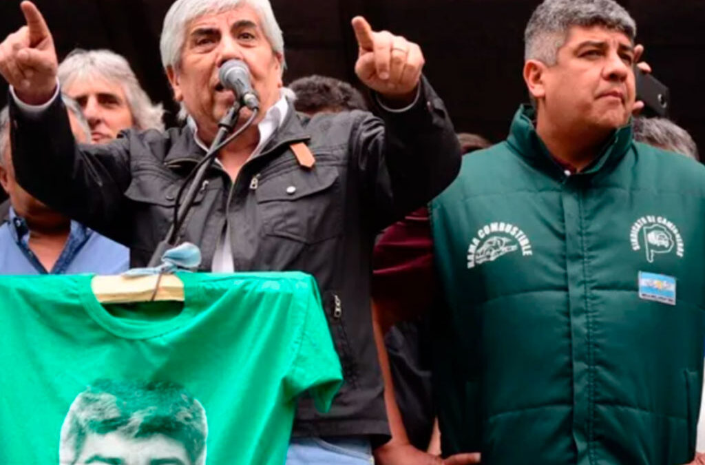 Camioneros: el gobierno busca voltear el acuerdo salarial que ya estaba cerrado y Moyano prepara un paro