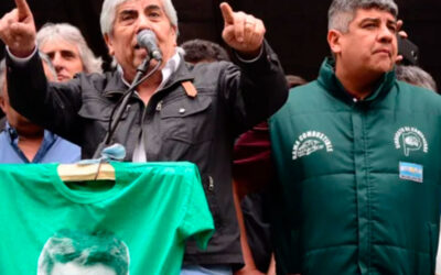 Camioneros: el gobierno busca voltear el acuerdo salarial que ya estaba cerrado y Moyano prepara un paro