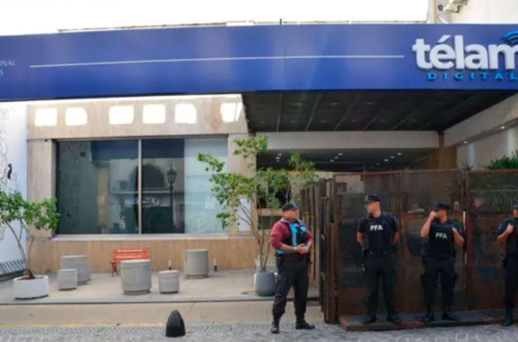 Télam: el gobierno abrió un retiro voluntario pero sigue sin dejar que la gente entre a trabajar