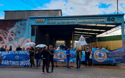 Por la dilatada negociación paritaria, gremios fluviales bloquearon el ingreso a una empresa