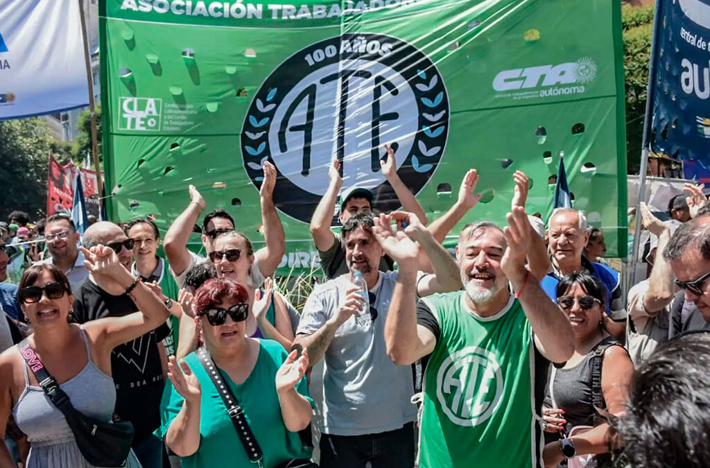 Aguiar dijo que coincidió con Moyano en ir a otro paro general y aseguró que el gobierno busca «la erradicación de todos los derechos, la destrucción de los puestos de empleo y la demolición de los ingresos»