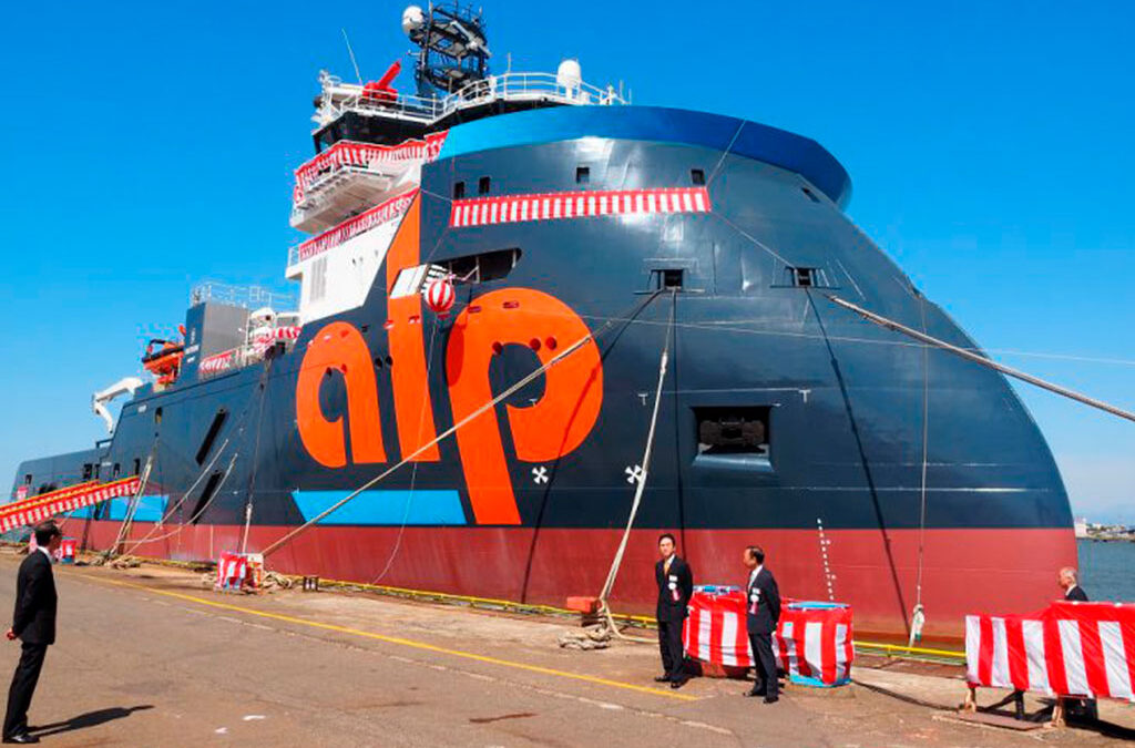 Tras las denuncias gremiales, la Aduana demoró al buque remolcador de bandera europea Alp Striker