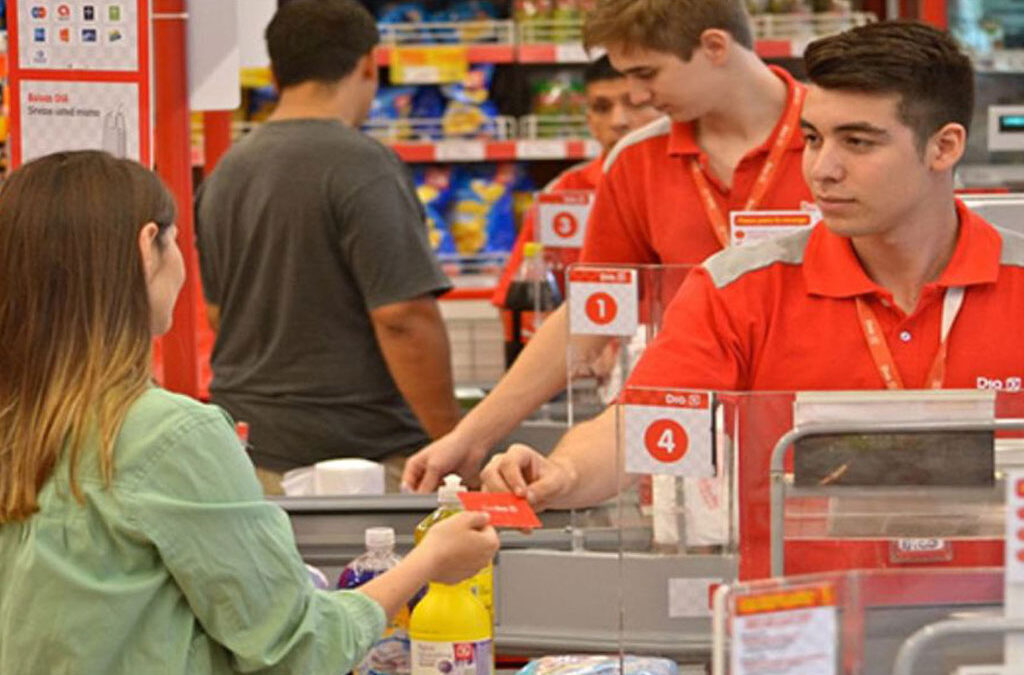 Buenas noticias para empleados de Comercio: ¿Cuánto cobra un cajero con el nuevo aumento?