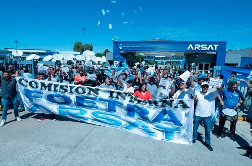 ARSAT: el atraso salarial de los empleados ya es del 130%, y Milei quiere privatizarla aunque da ganancias