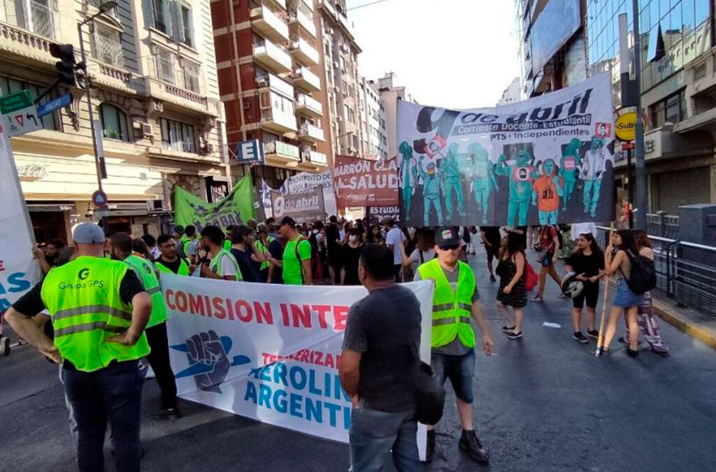 Trabajadores tercerizados de Aerolíneas reclamaron por despidos y contra el vaciamiento con cortes de accesos al Aeroparque