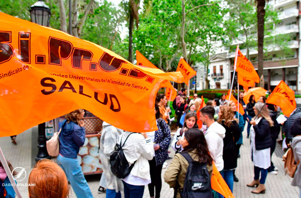 Profesionales de la salud movilizan y paran este martes en medio de la discusión salarial