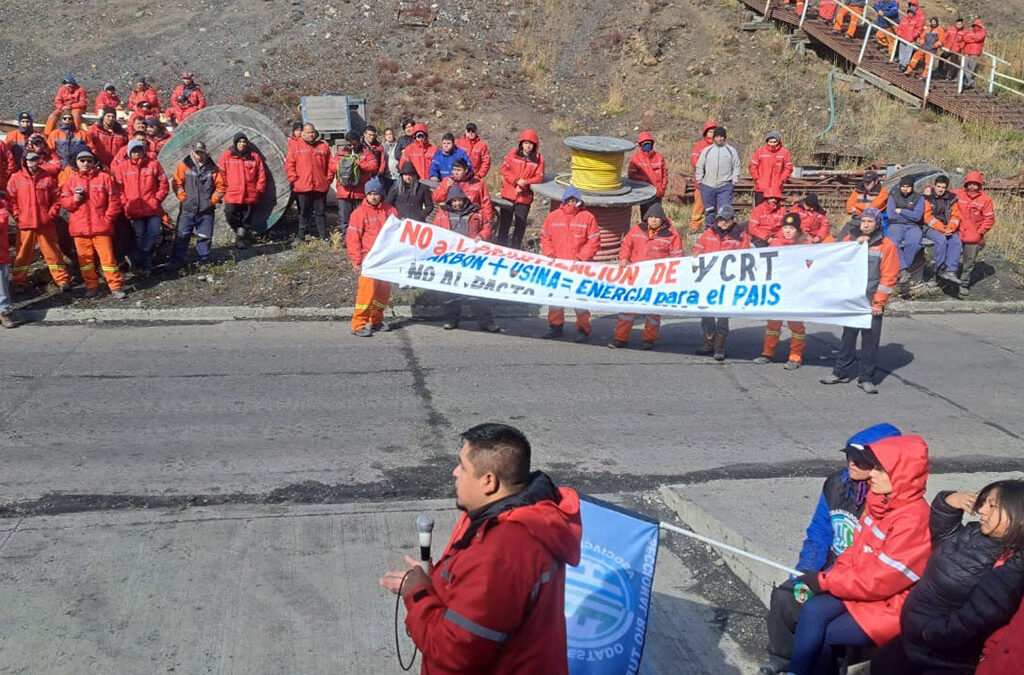 Gobernadores y gremios, en contra de la privatización y en alerta por despidos en Río Turbio