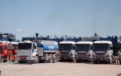Moyano amenazó a YPF con paros en sus destilerías y movilizaciones en Vaca Muerta ante la venta de áreas petroleras