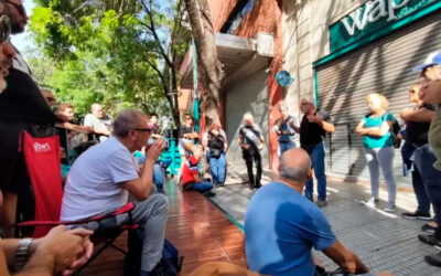 Luego del Lock Out que dispensó a todo el personal, América TV valló sus instalaciones, puso seguridad privada y despidió, al menos, 30 trabajadores
