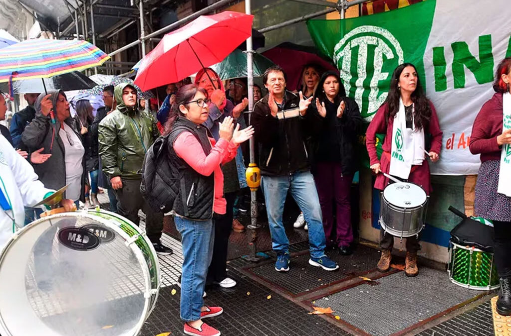 ATE anunció un nuevo paro nacional para el viernes y profundiza las protestas contra los despidos en el Estado