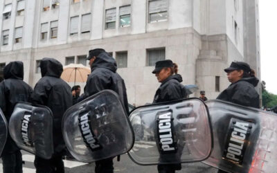 Fuerte operativo del Gobierno de Milei para impedir que estatales despedidos entren a los edificios