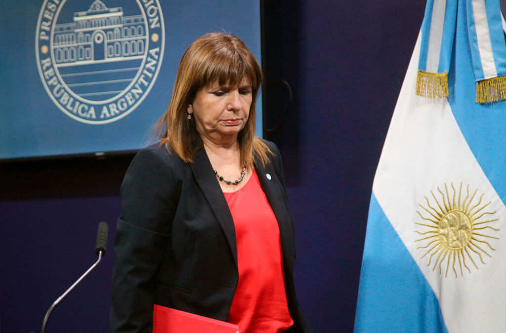 Bullrich defendió los despidos estatales y apuntó contra los gremios: «No se negocia»