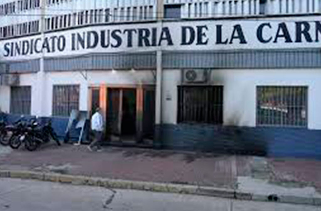 Atentado en el Sindicato de la Carne de Rosario con fuego, balazos y desconcierto: «Estamos muy preocupados porque no hay interna sindical»