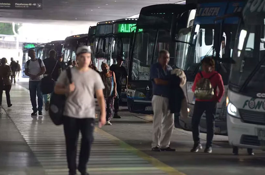 Transporte interurbano: el paro sigue firme y podría extenderse