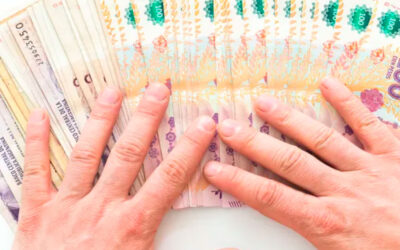 Salarios: último dato marca caída del 18% real y especialistas advierten que es «la peor forma» de bajar la inflación