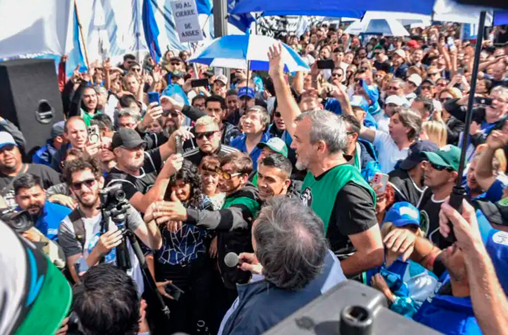 ATE marchó al ANSES contra los despidos y advirtió que el gobierno busca volver a las AFJP