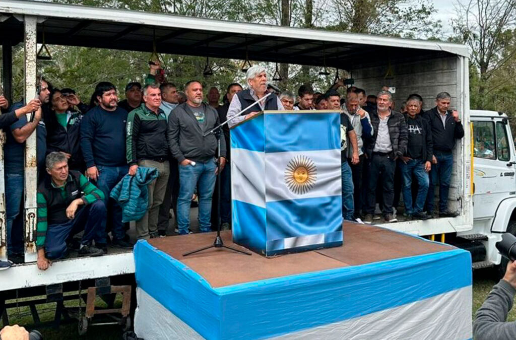Congreso de Camioneros advirtió al Gobierno: «Nos pagan el 45% o vamos a un paro»