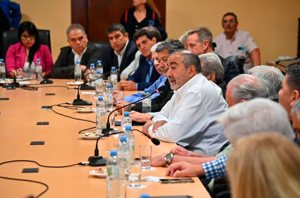 La CGT recibió al bloque de senadores de Unión por la Patria para fortalecer el acuerdo político