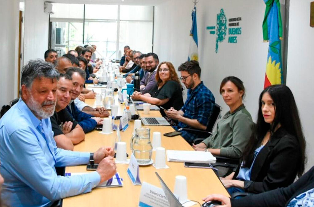 Kicillof empieza a renegociar paritarias con el dato de la inflación de dos dígitos en marzo
