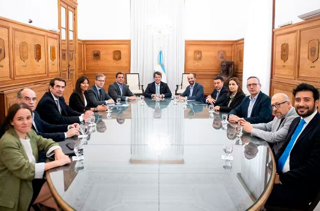 La tensa pulseada entre Milei y la UCR por un capítulo clave de la reforma laboral que enfureció a la CGT