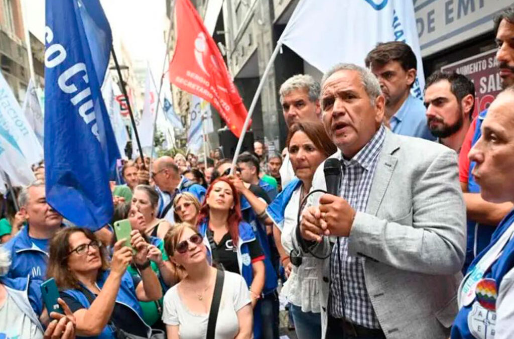 Para Palazzo, es “ilegal” no avalar paritarias pero cree que hay que modernizar la ley laboral