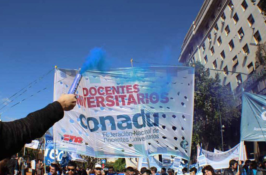 La Conadu presentó un detallado informe sobre las consecuencias del ajuste en la educación: «Por qué marchan las universidades»
