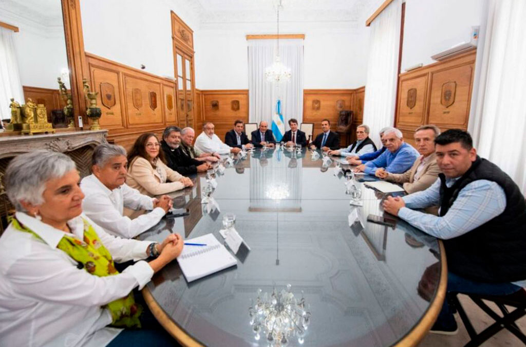 Al final el Gobierno traicionó a la CGT e incluyó la reforma laboral en la Ley Bases que intentará aprobar en la madrugada del Día del Trabajador