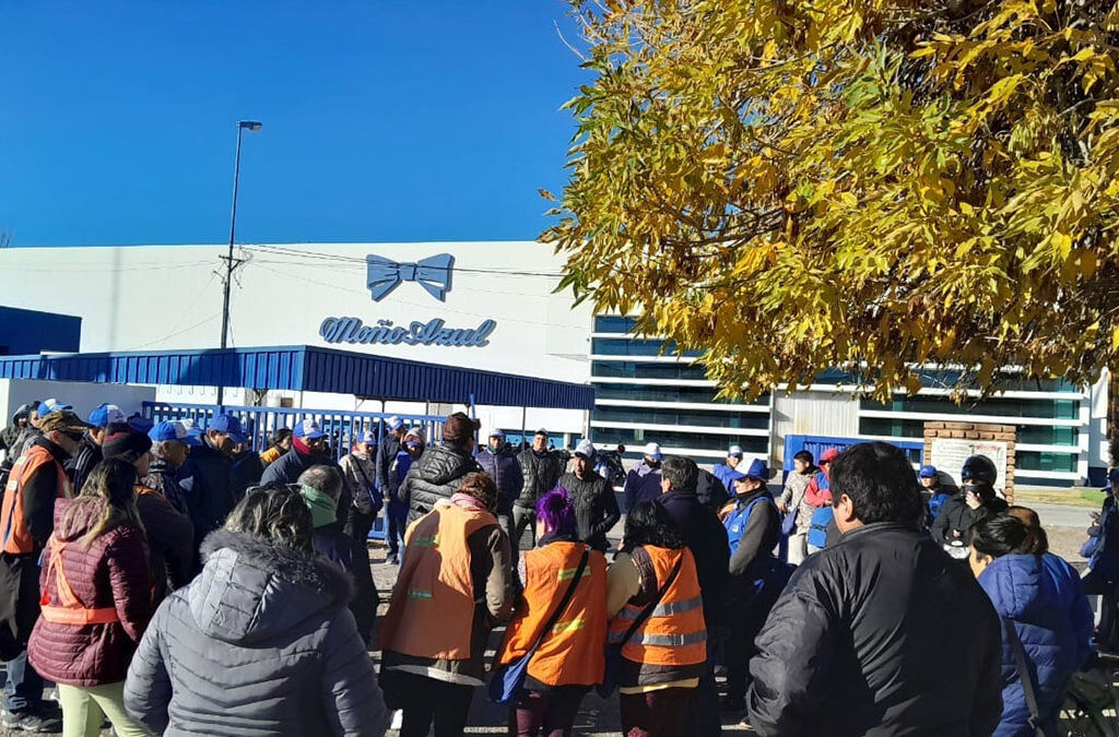 Trabajadores de la fruta paralizan la actividad por el conflicto salarial