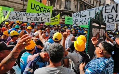 La UOCRA se declaró en estado de alerta y movilización y amenazó con una huelga en todo el país